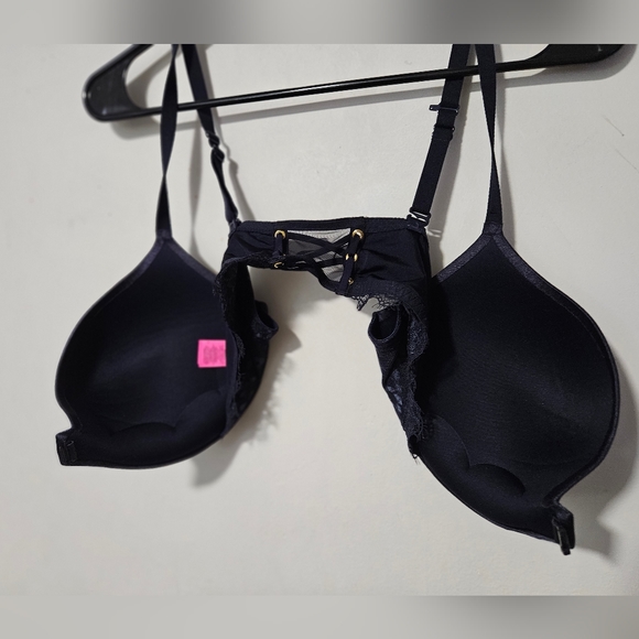 La SENZA Body Kiss Plunge Bra 38C black lace w corset front close up2cups up2cup - Picture 9 of 14